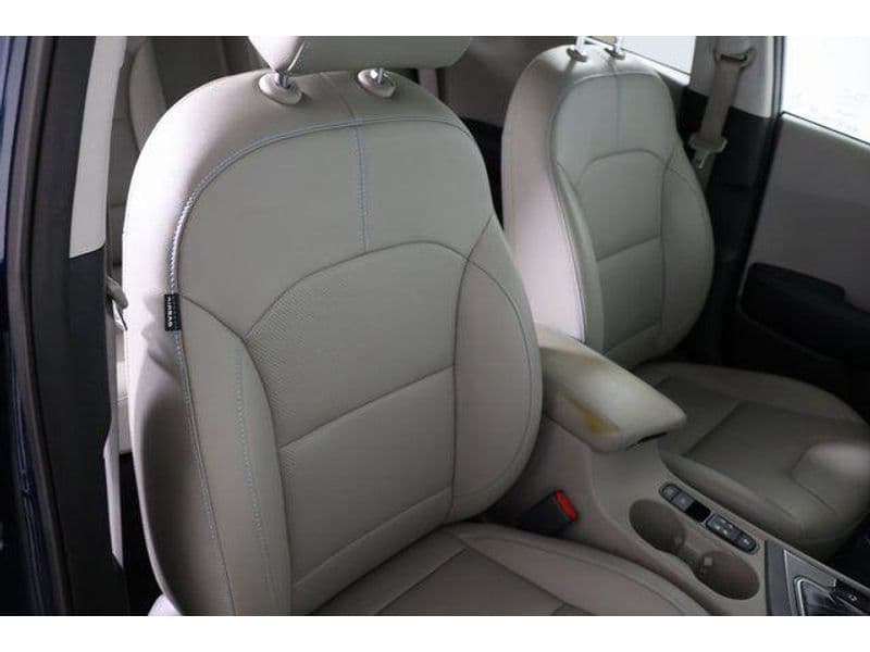 2020 Kia Niro PHEV view 8