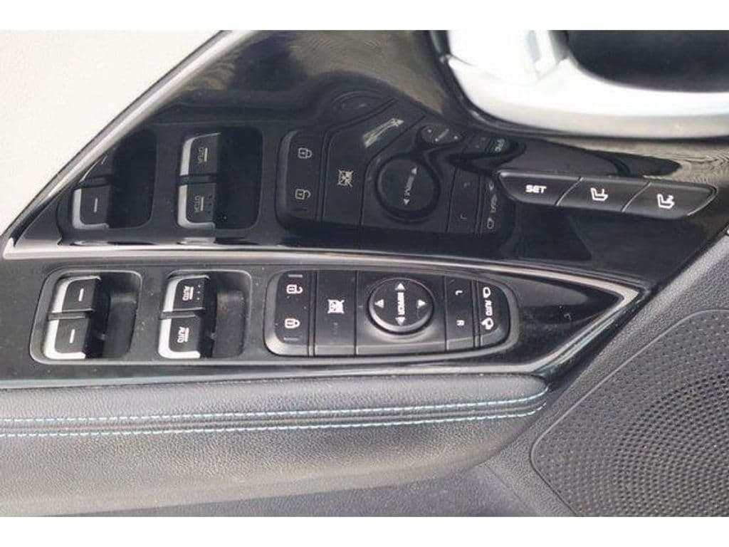 2020 Kia Niro PHEV view 21