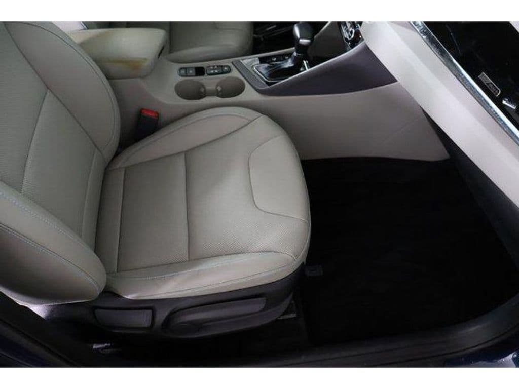 2020 Kia Niro PHEV view 7