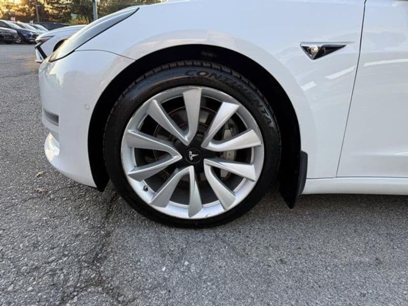 2018 Tesla Model 3 view 9