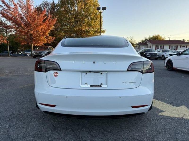 2018 Tesla Model 3 view 4