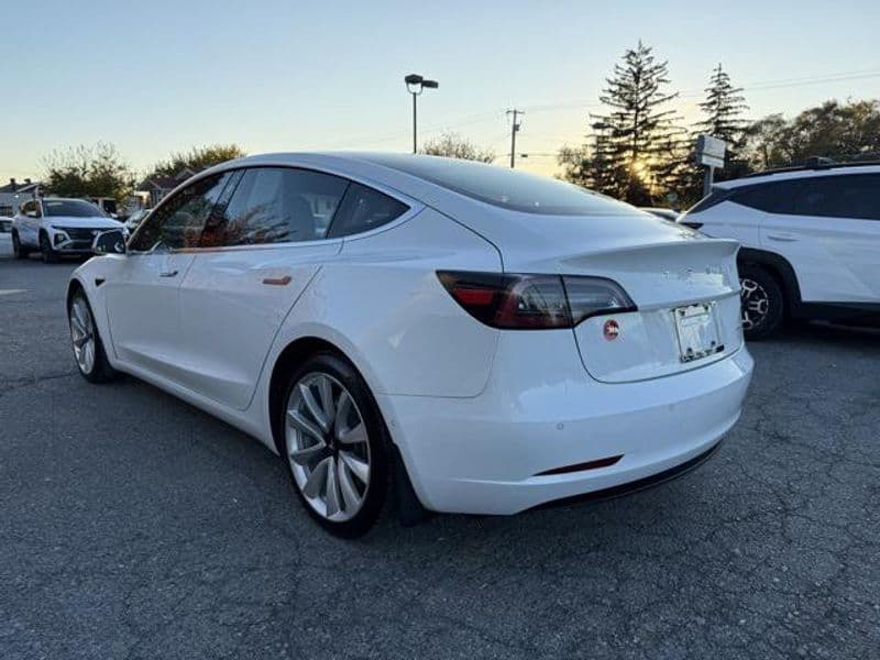 2018 Tesla Model 3 view 5