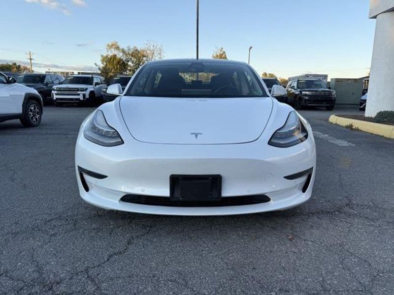 2018 Tesla Model 3 view 8