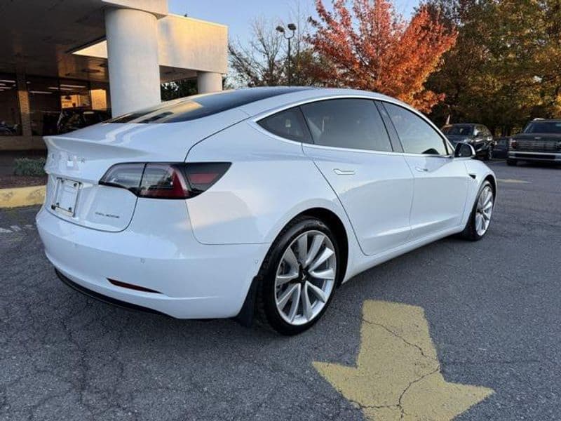 2018 Tesla Model 3 view 3