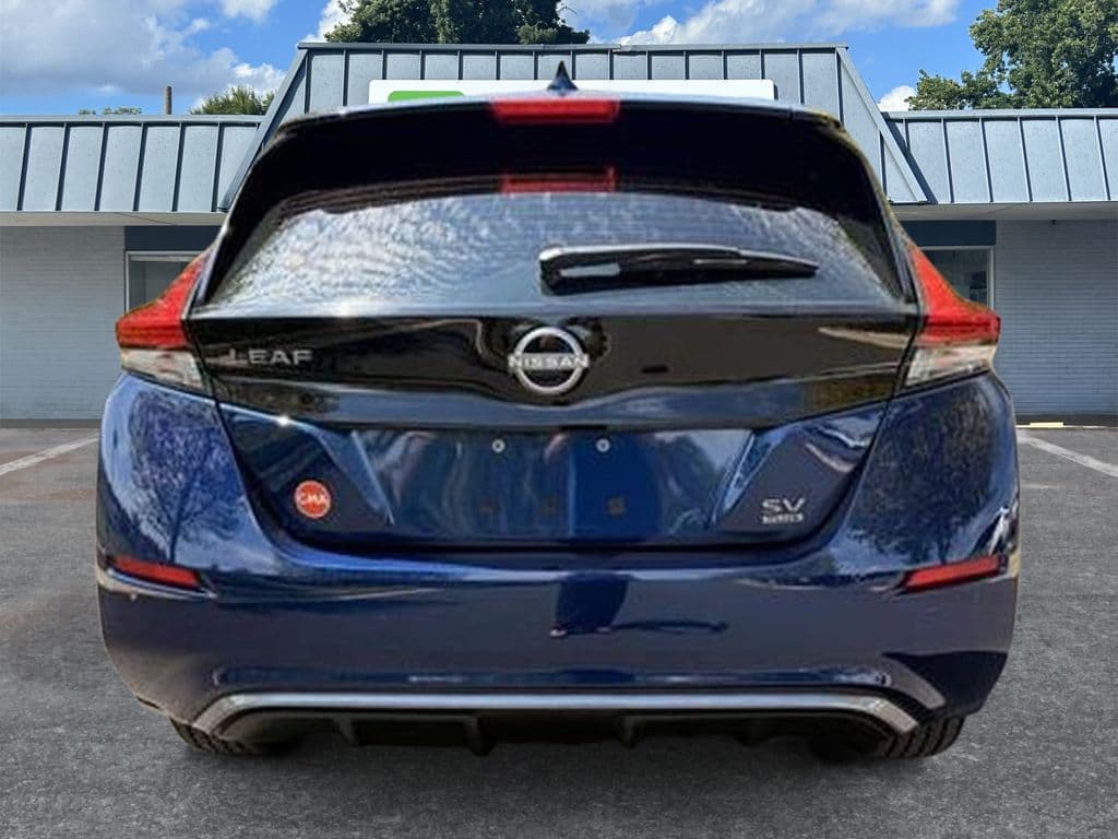 2023 Nissan LEAF view 4