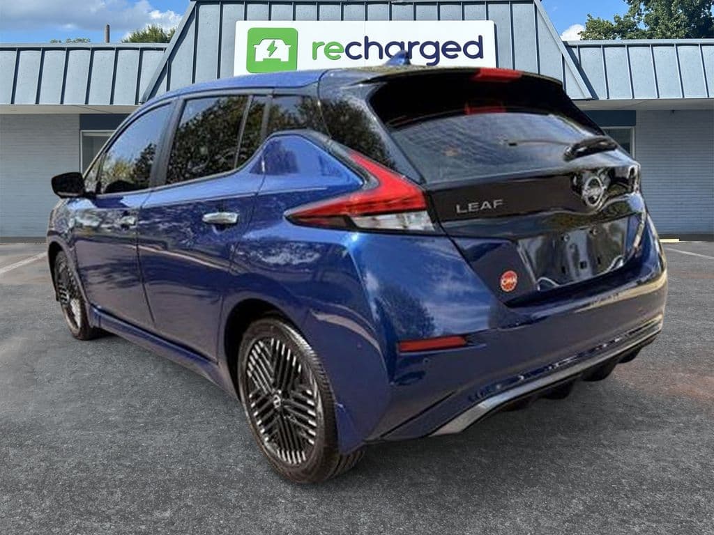 2023 Nissan LEAF view 3