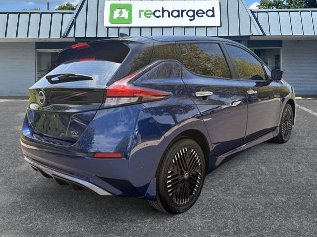 2023 Nissan LEAF view 5