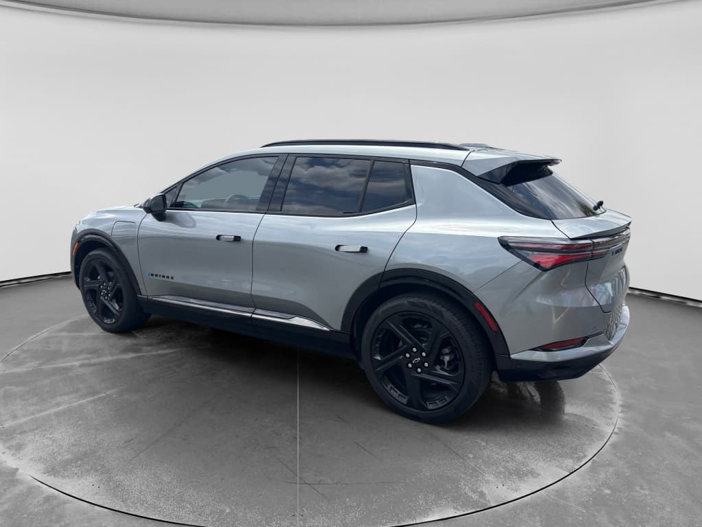 2024 Chevrolet Equinox EV view 2