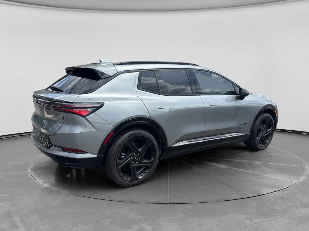 2024 Chevrolet Equinox EV view 4