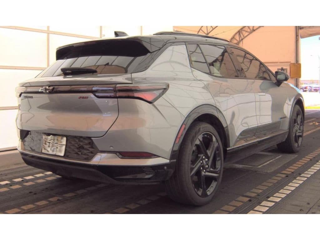 2024 Chevrolet Equinox EV view 3