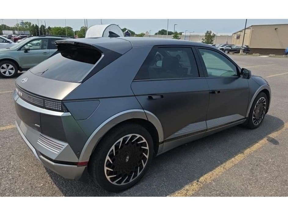 2023 Hyundai IONIQ 5 view 3