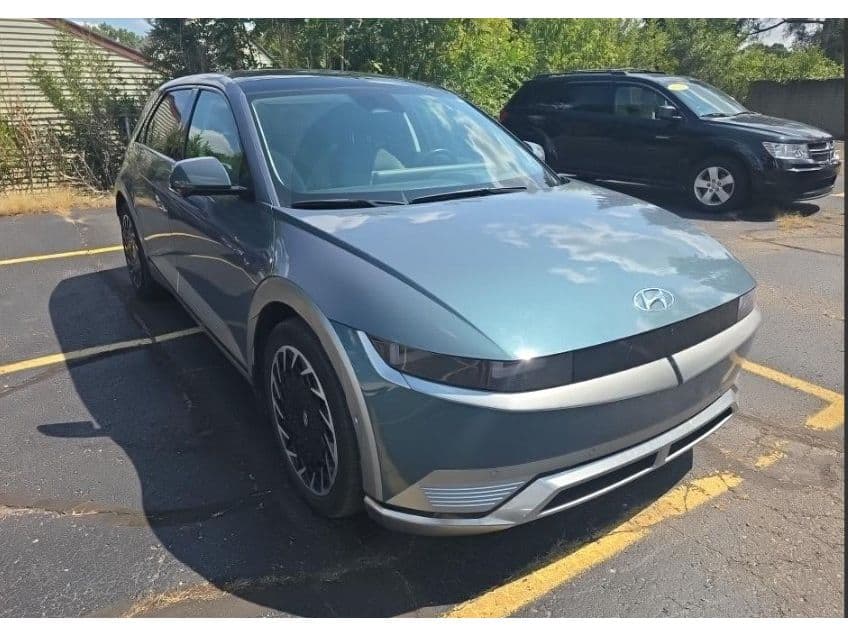 2023 Hyundai IONIQ 5 view 2