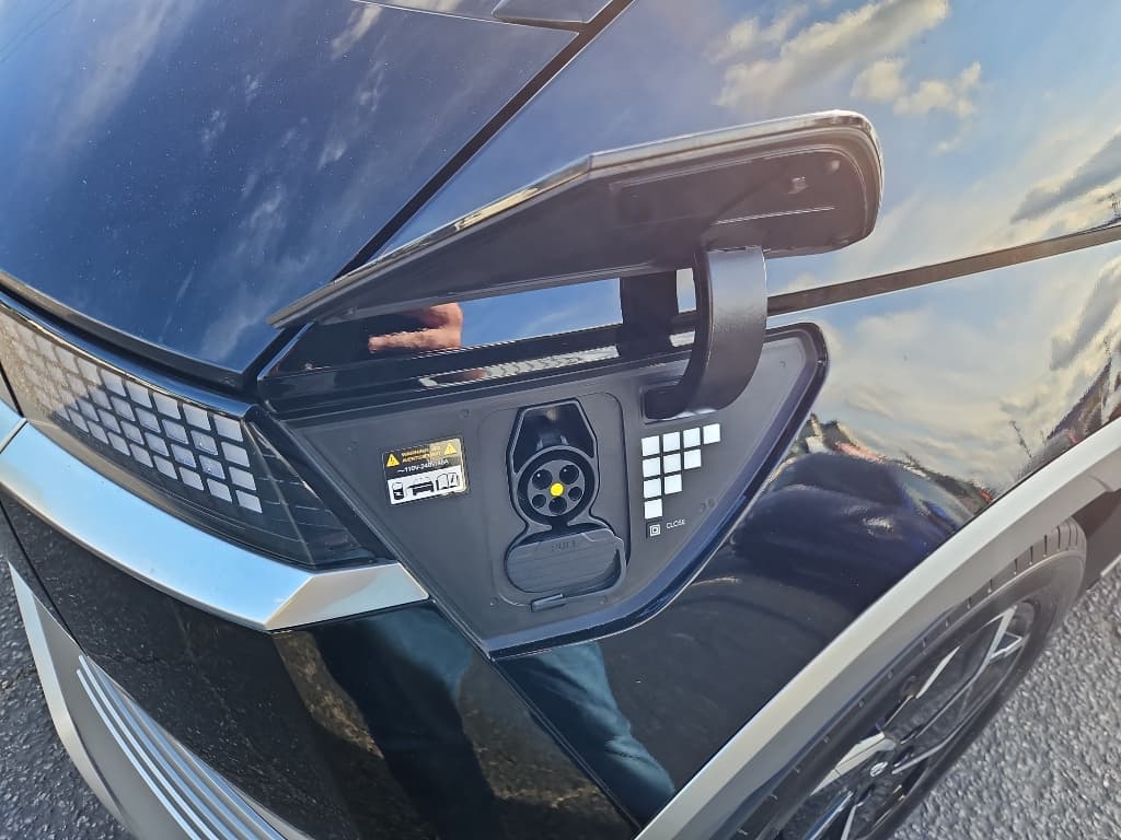 2023 Hyundai IONIQ 5 view 5