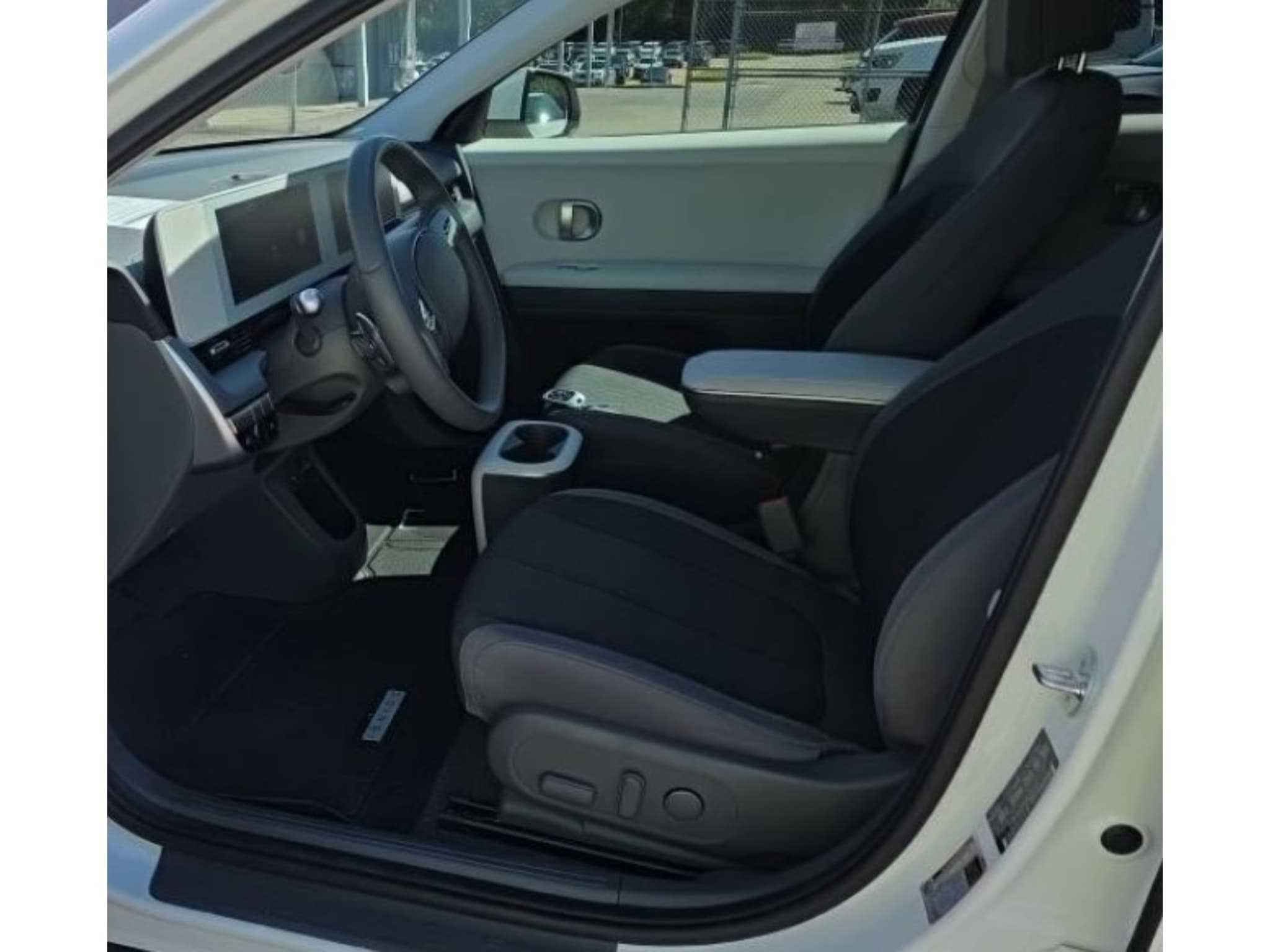 2024 Hyundai IONIQ 5 view 5