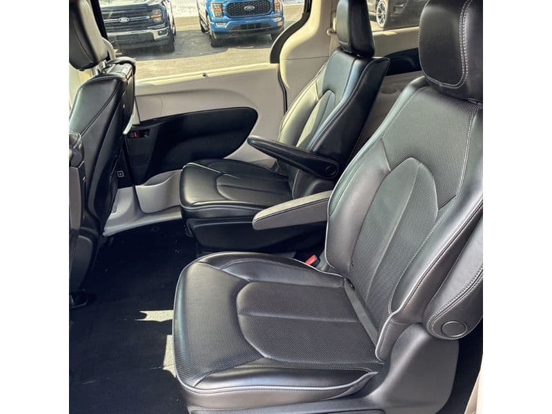 2020 Chrysler Pacifica view 6