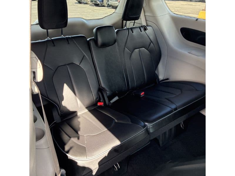 2020 Chrysler Pacifica view 7