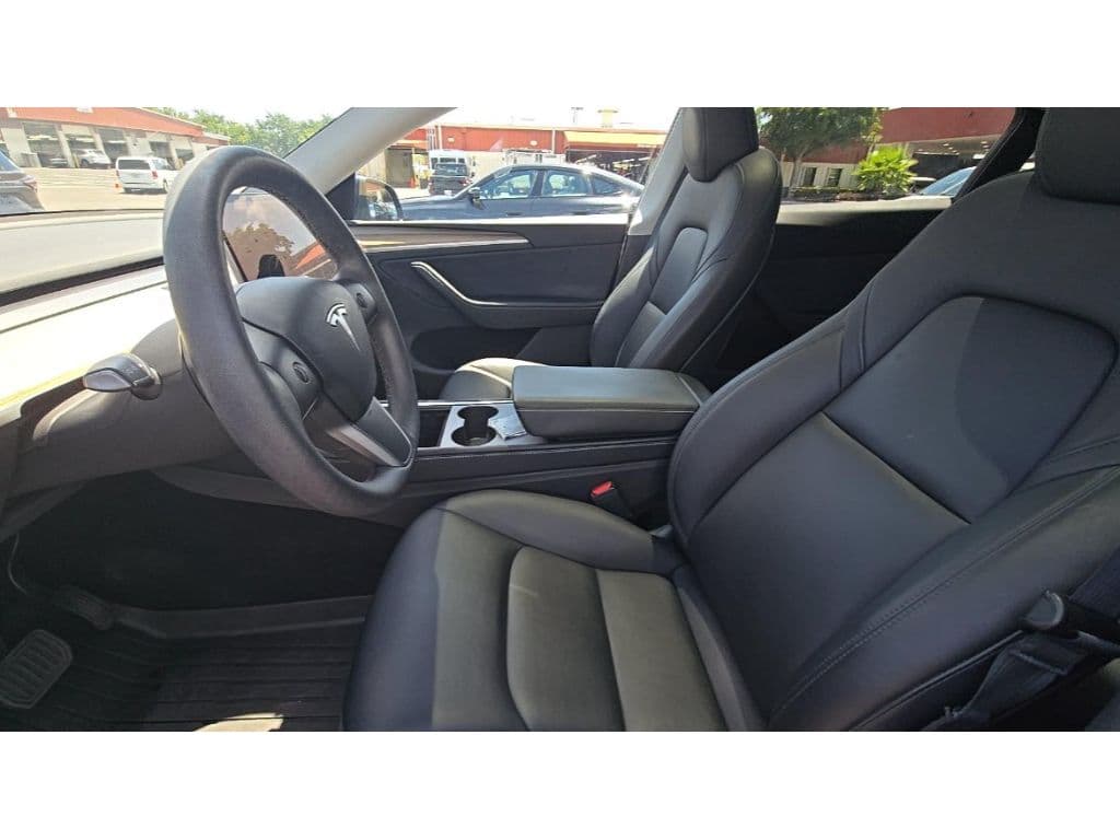 2024 Tesla Model Y view 5