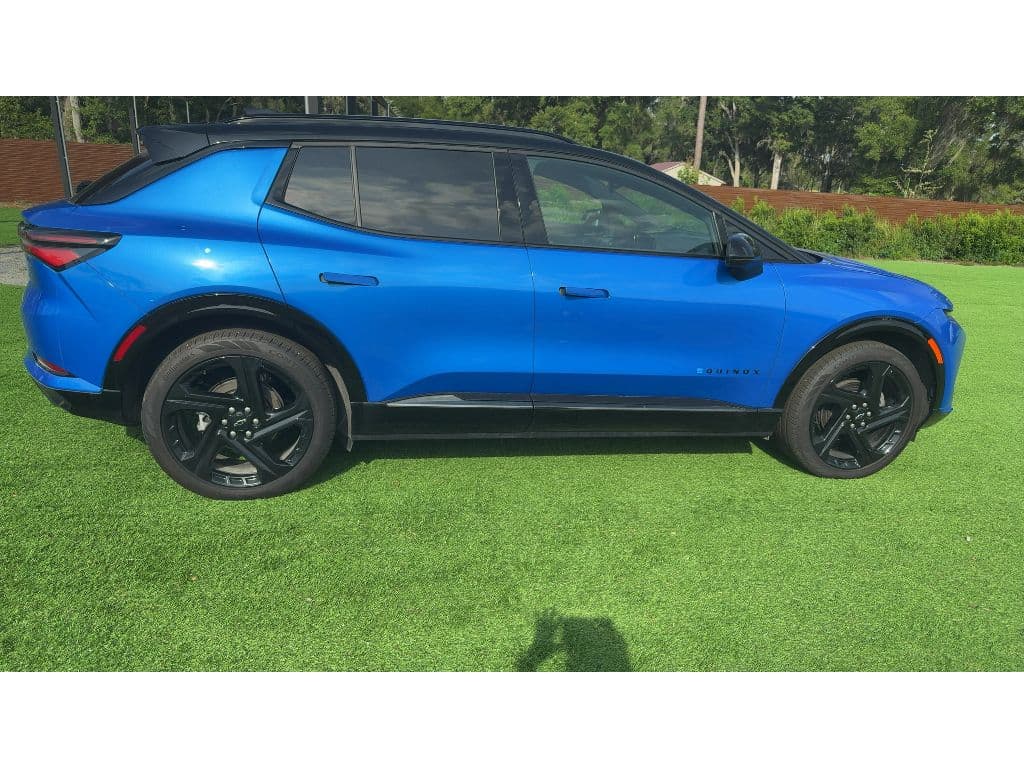 2024 Chevrolet Equinox EV view 3