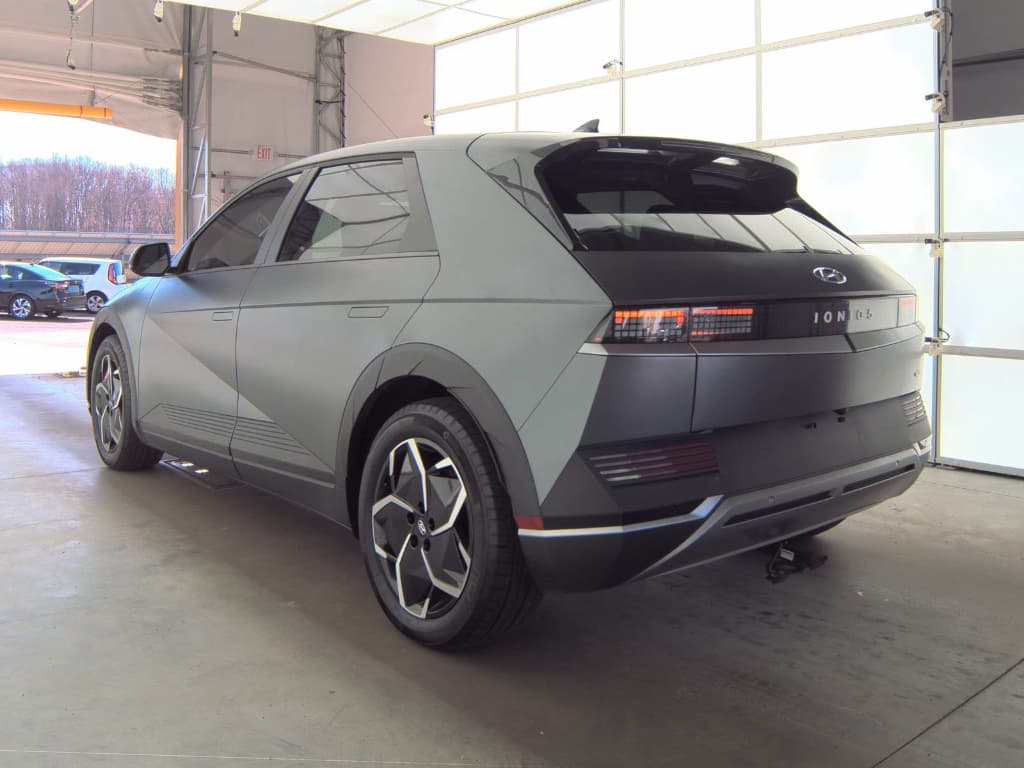 2024 Hyundai IONIQ 5 view 4
