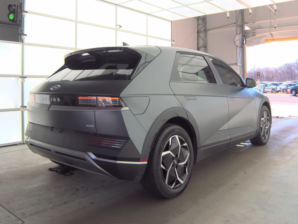 2024 Hyundai IONIQ 5 view 3