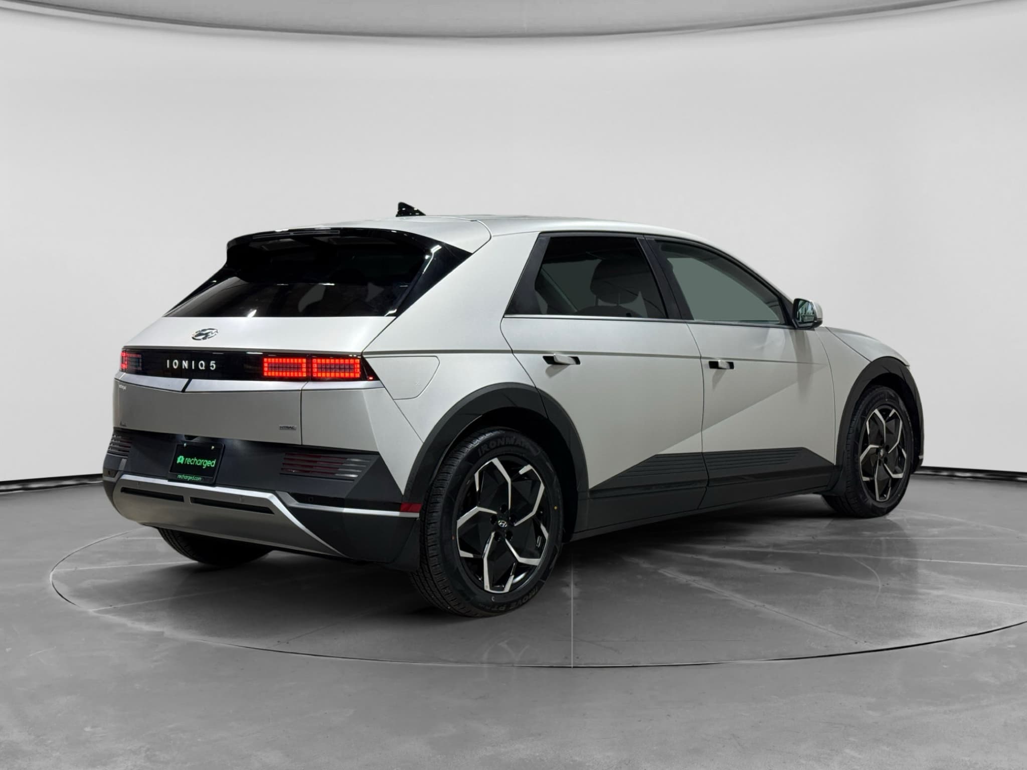 2024 Hyundai IONIQ 5 view 3