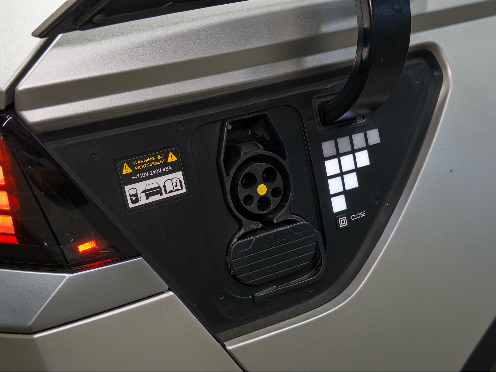 2024 Hyundai IONIQ 5 view 5