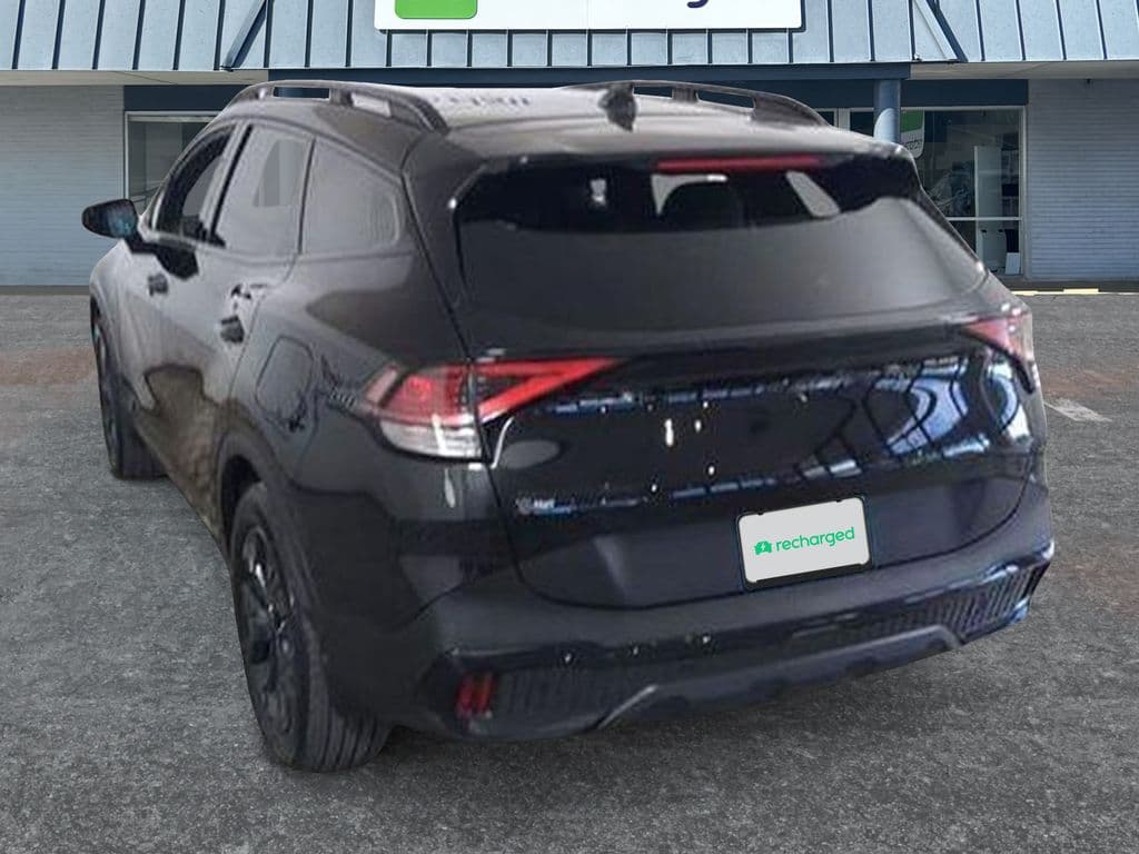 2025 Kia Sportage PHEV view 3
