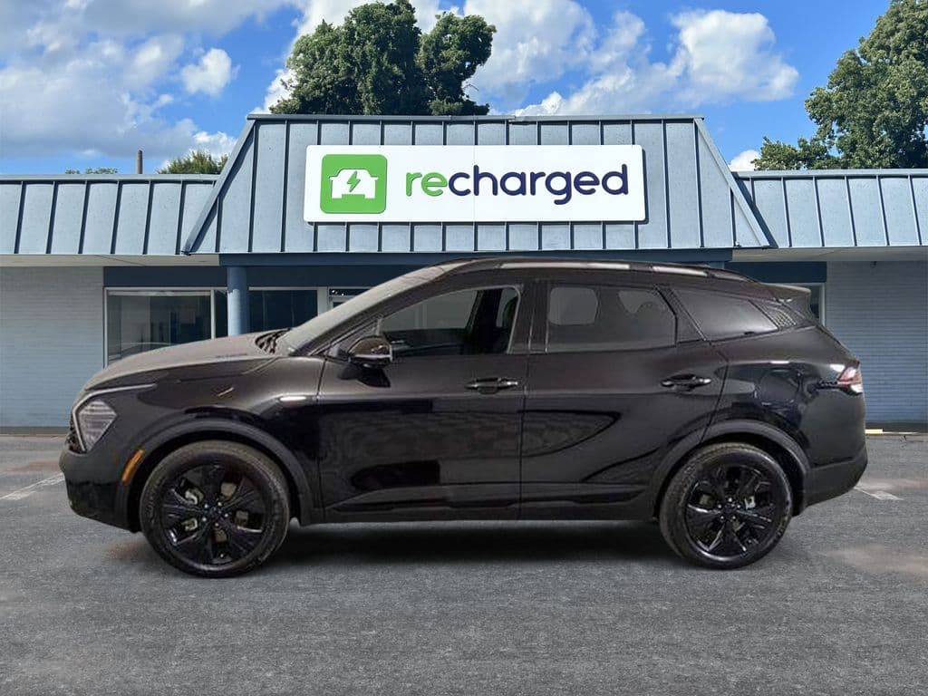 2025 Kia Sportage PHEV view 2
