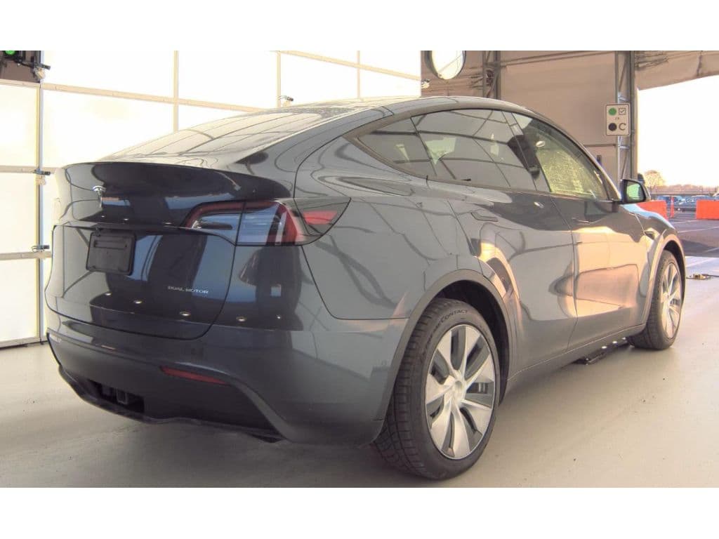 2021 Tesla Model Y view 3
