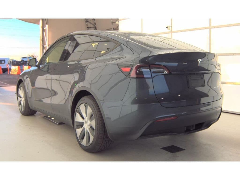 2021 Tesla Model Y view 4