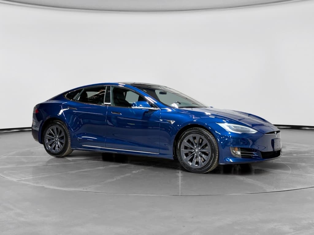 2018 Tesla Model S view 4