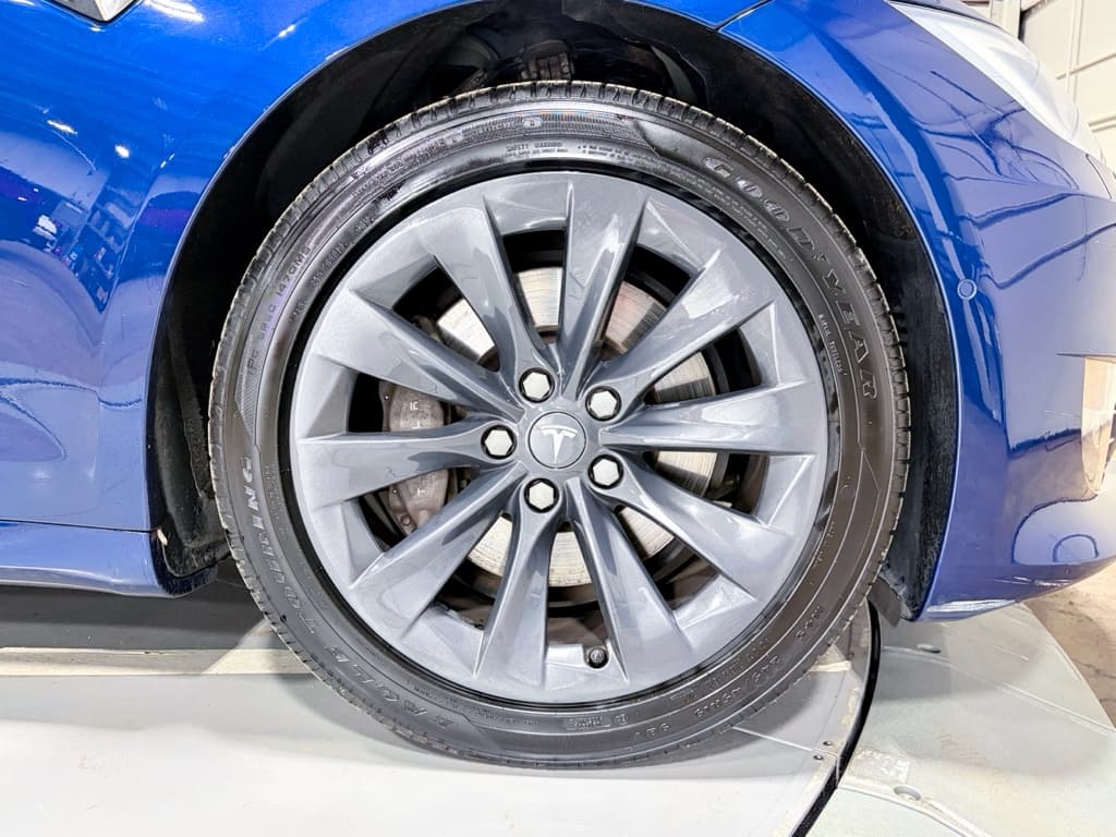 2018 Tesla Model S view 34