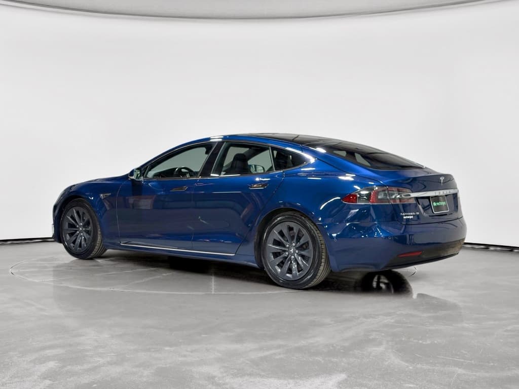 2018 Tesla Model S view 2