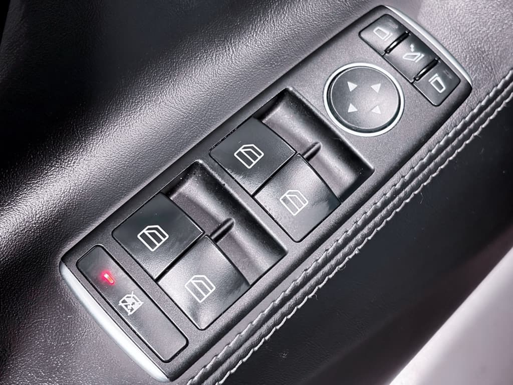 2018 Tesla Model S view 8