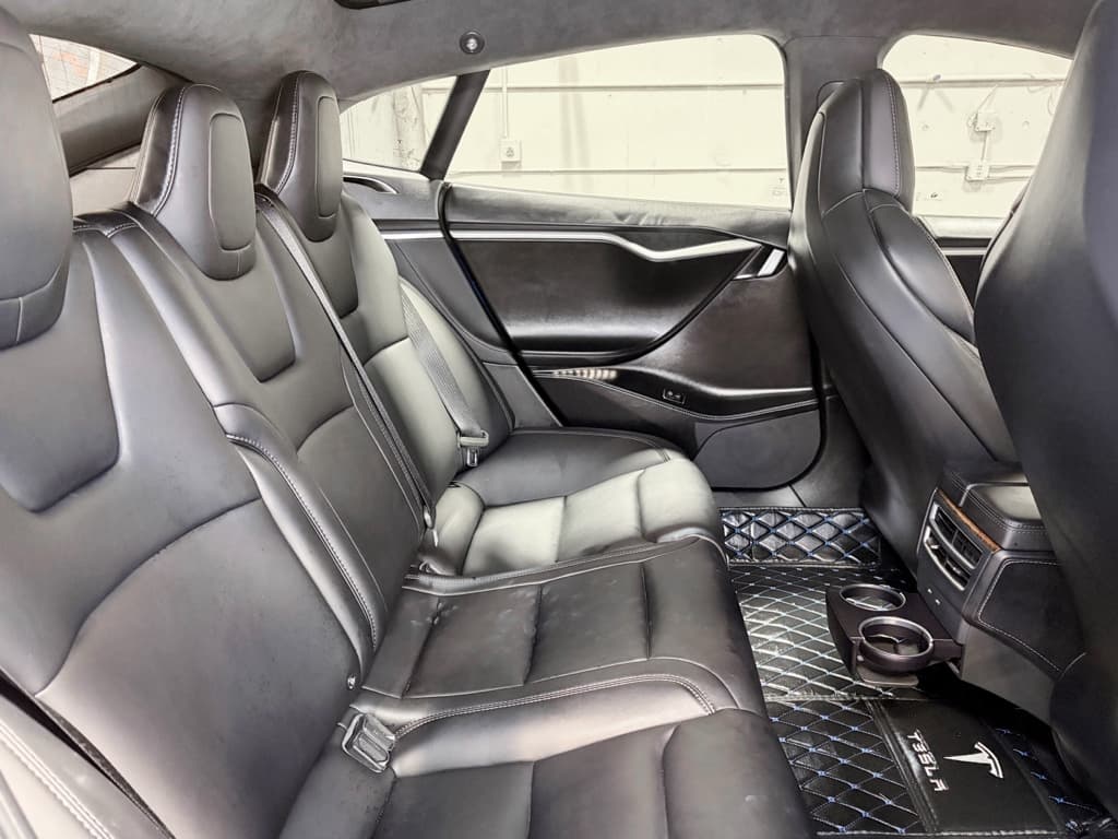 2018 Tesla Model S view 23