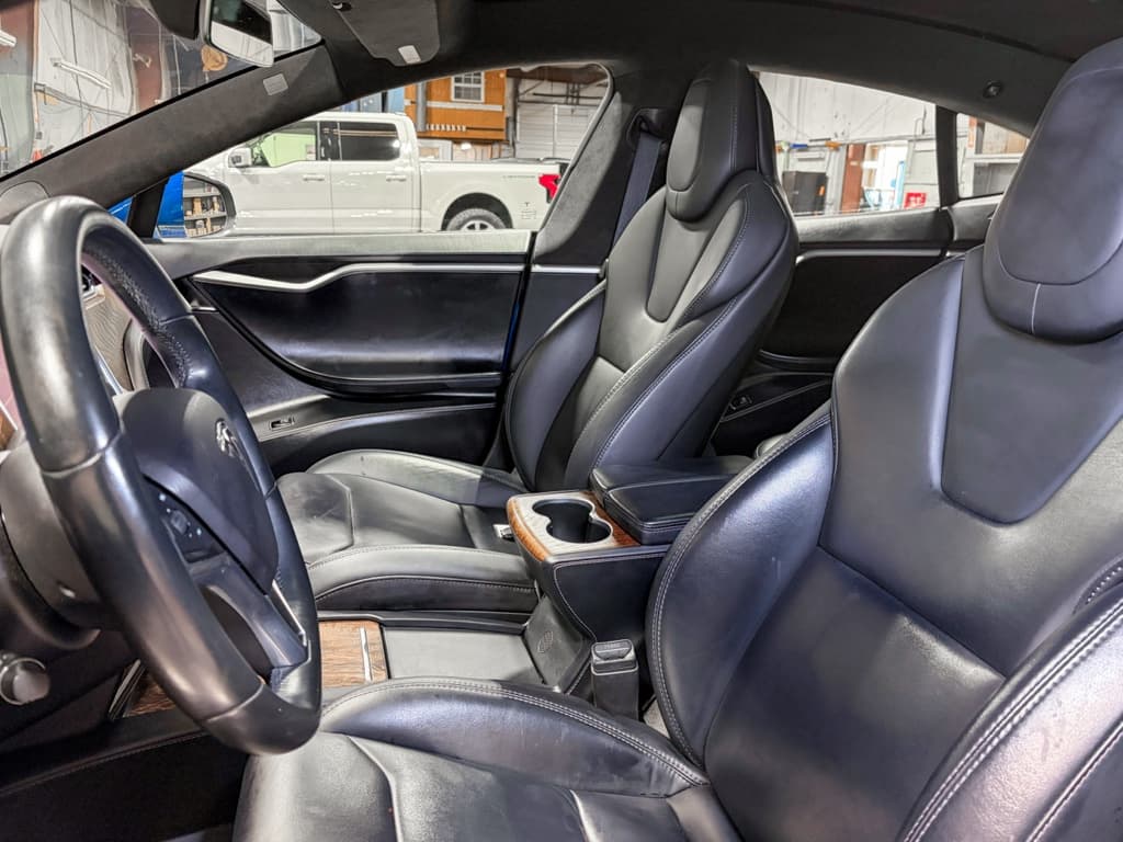 2018 Tesla Model S view 18