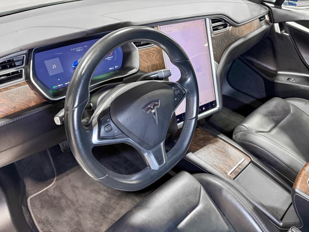 2018 Tesla Model S view 19