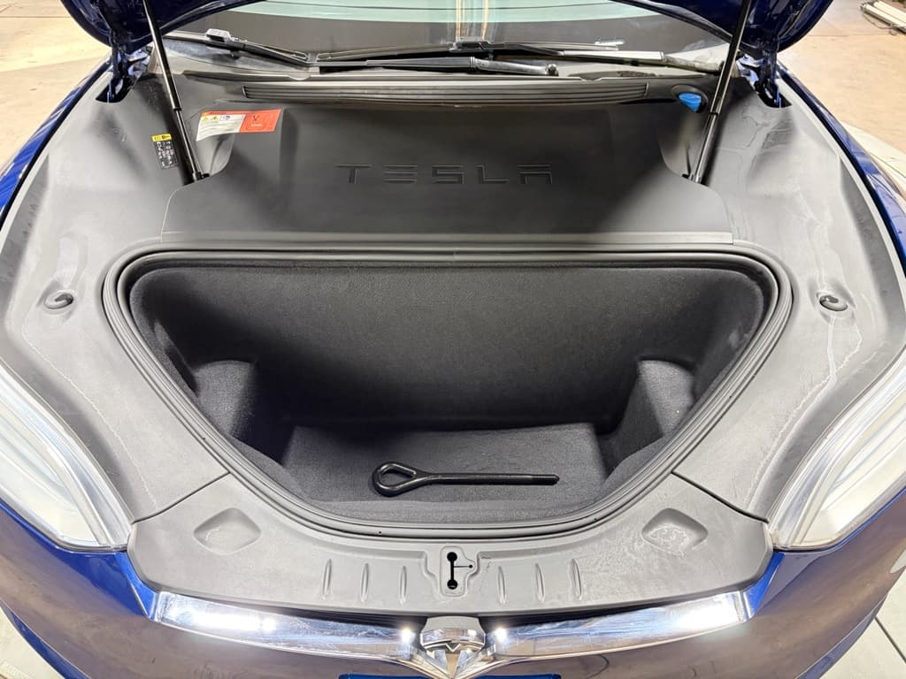 2018 Tesla Model S view 26