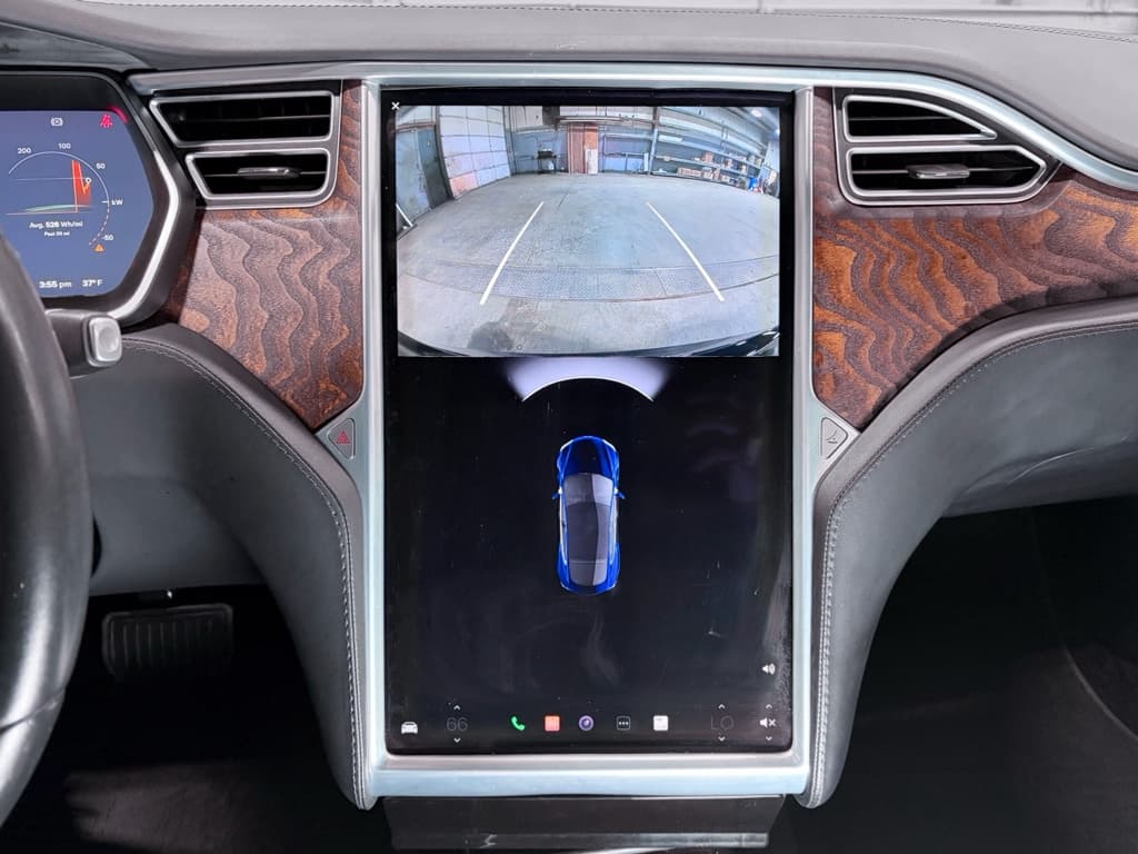 2018 Tesla Model S view 16