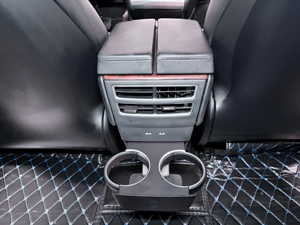 2018 Tesla Model S view 22