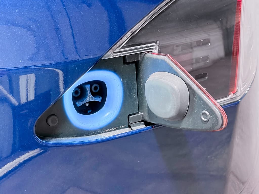 2018 Tesla Model S view 5