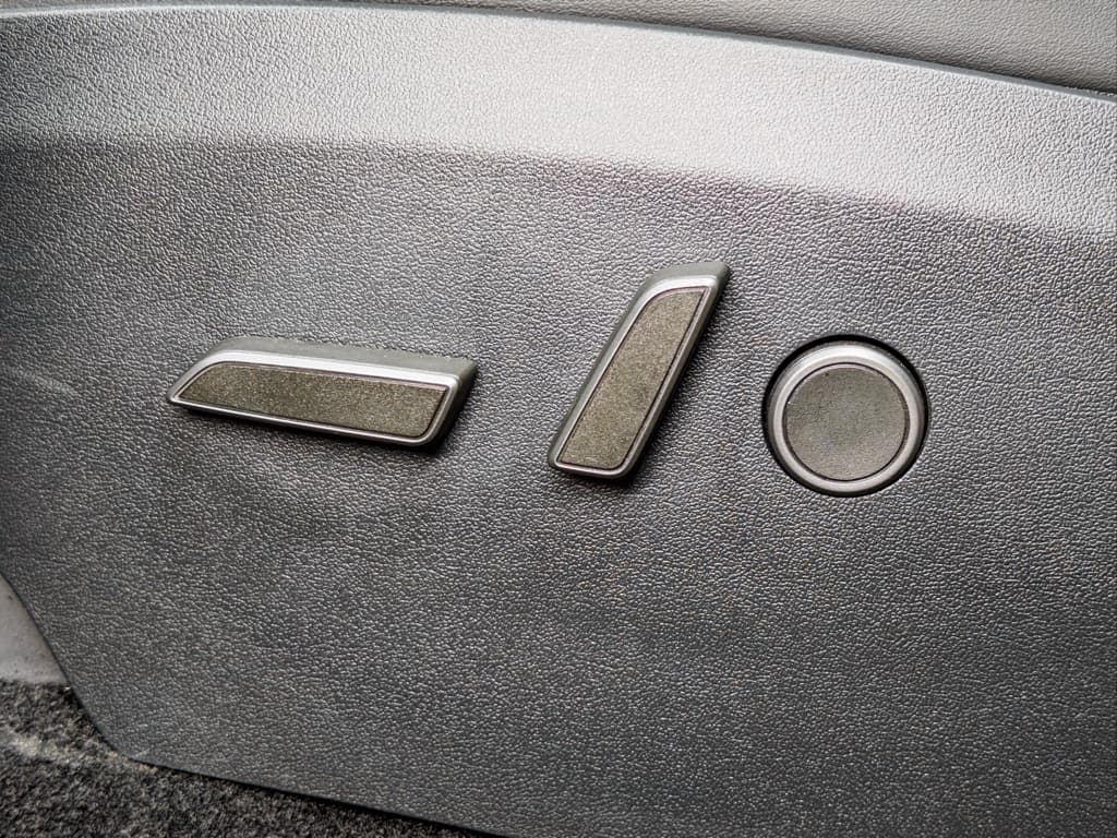 2024 Tesla Model Y view 7