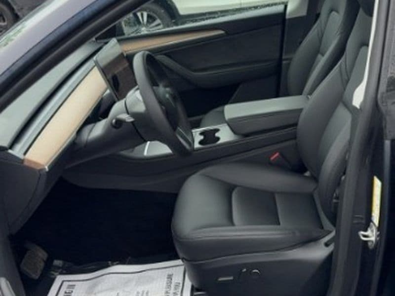 2024 Tesla Model Y view 5