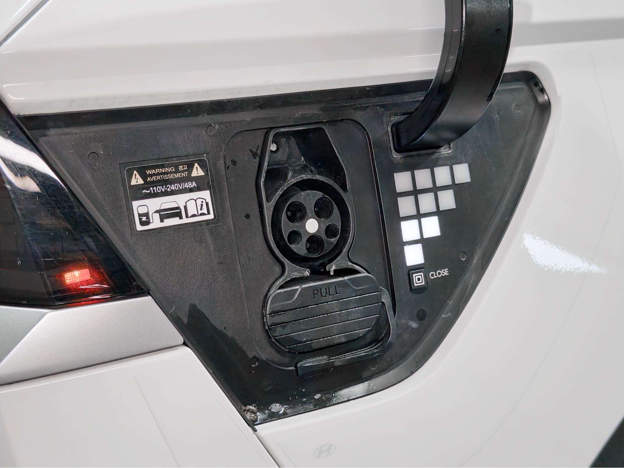 2024 Hyundai IONIQ 5 view 5