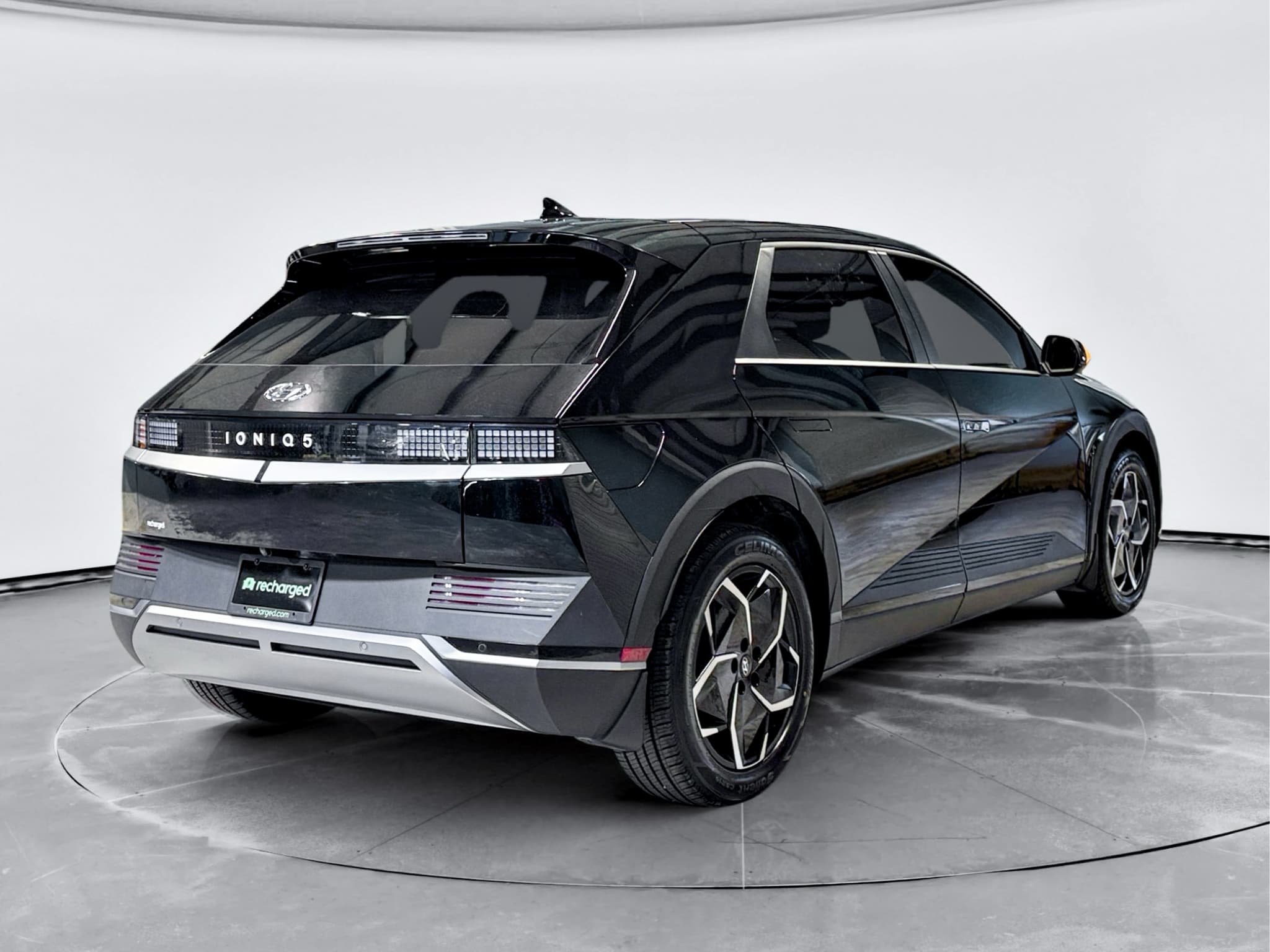 2024 Hyundai IONIQ 5 view 3