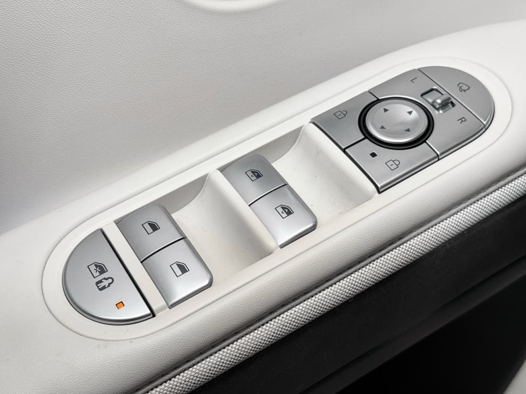 2024 Hyundai IONIQ 5 view 7
