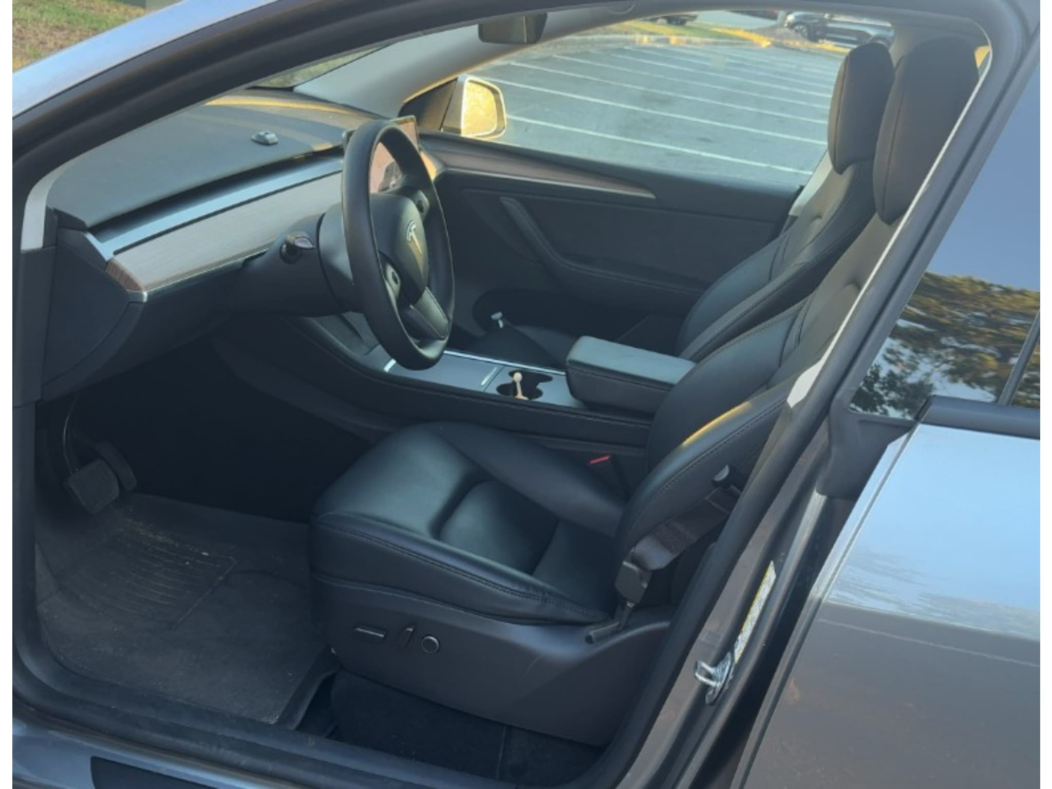 2025 Tesla Model Y view 5