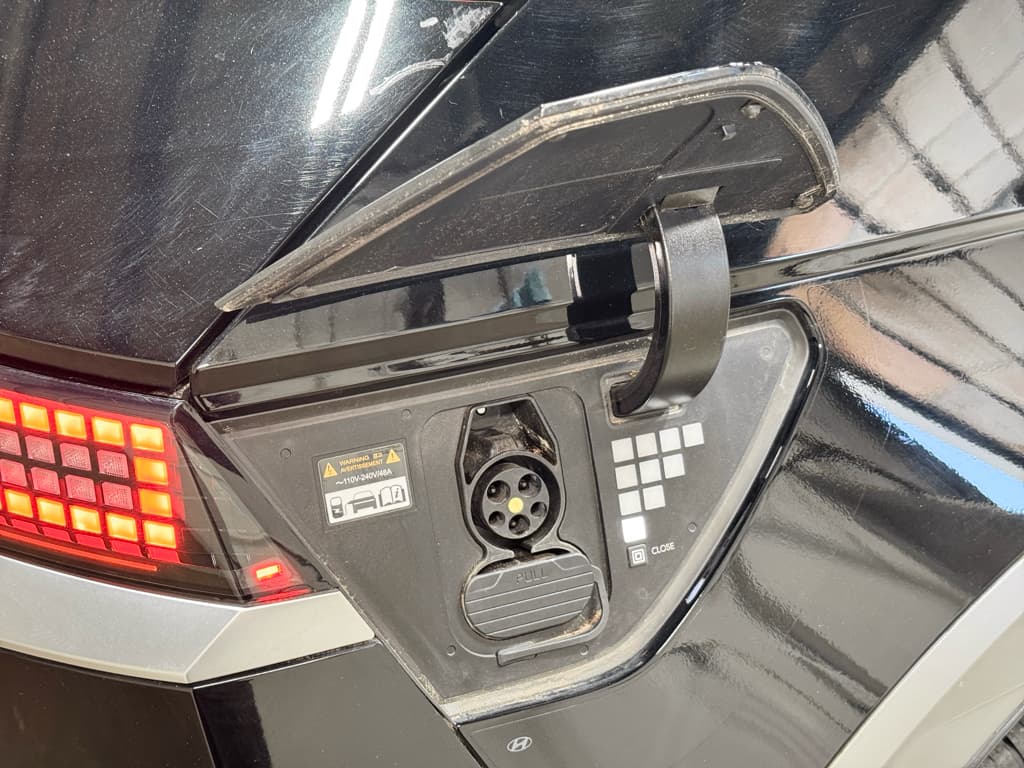 2024 Hyundai IONIQ 5 view 5