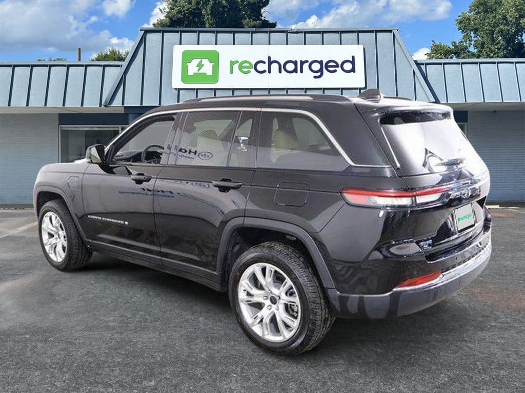 2022 Jeep Grand Cherokee 4xe view 2