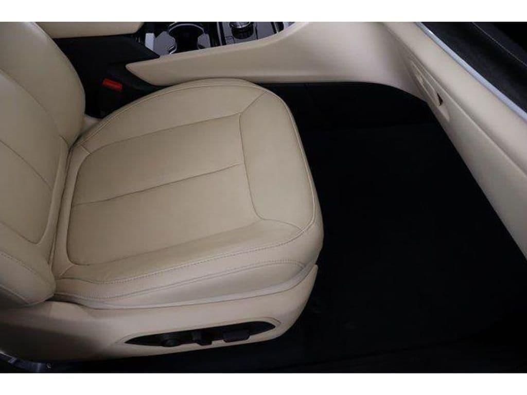 2022 Jeep Grand Cherokee 4xe view 7